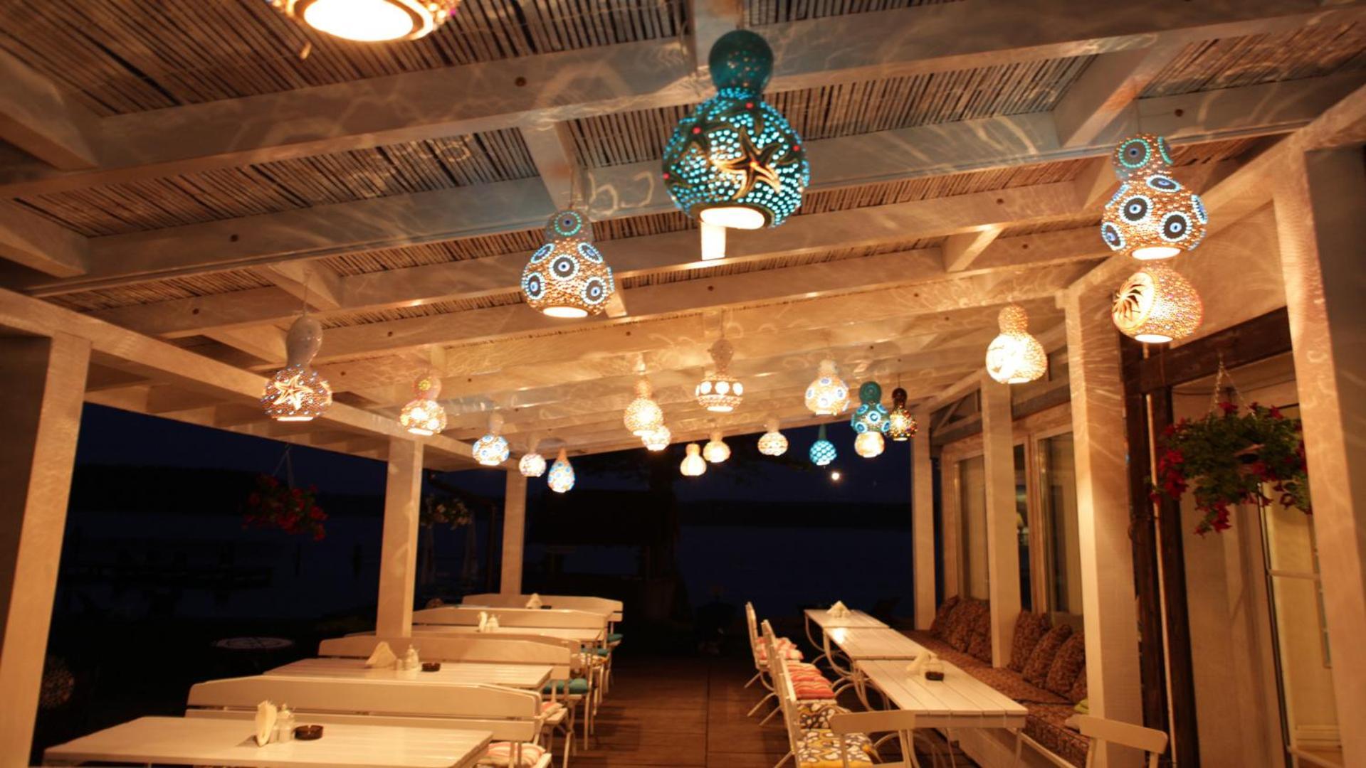 Jablon Lake Resort Пиш Екстериор снимка